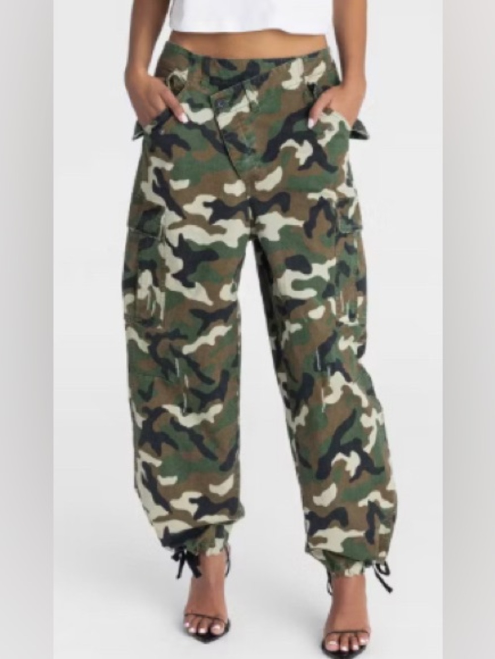 NWT KBB by KAHLANA Women's Mid-Rise Dark Camo 'The Cargo Jogger' Pants - Picture 12 of 12
